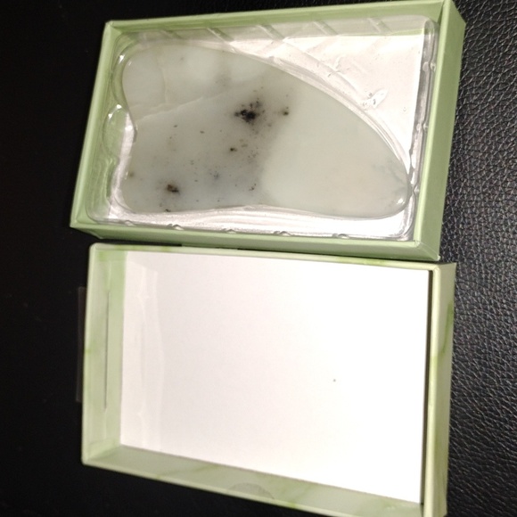 NIB Daily Concept Daily Jade Gua Sha Tool - Picture 4 of 4